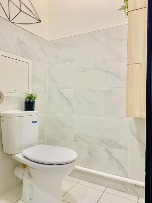 Appartement T2 Ideal Pour Familles Ou Sejour D Affaire Argenteuil Luaran gambar