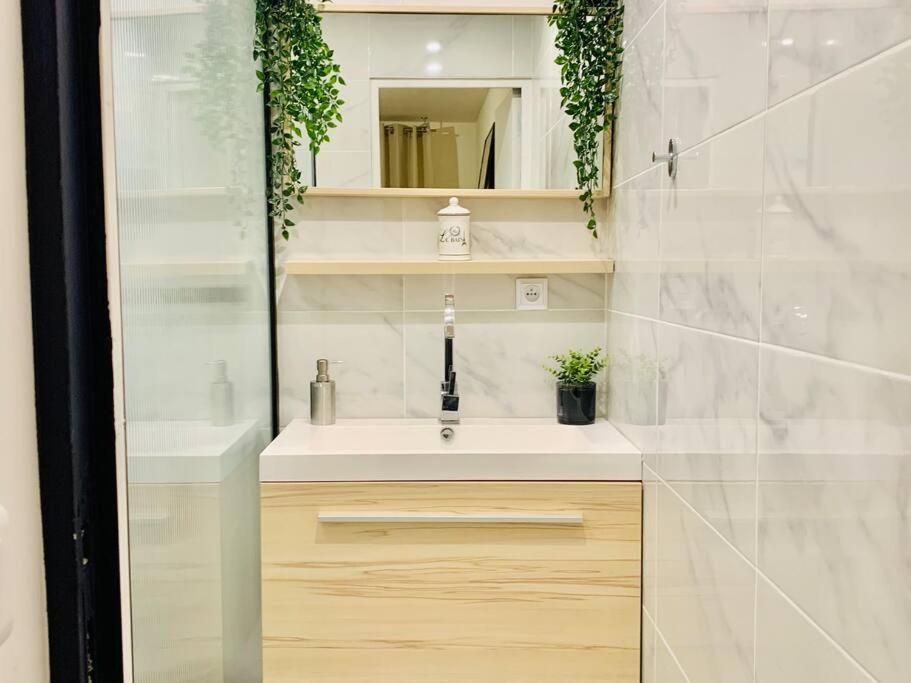 Appartement T2 Ideal Pour Familles Ou Sejour D Affaire Argenteuil Luaran gambar